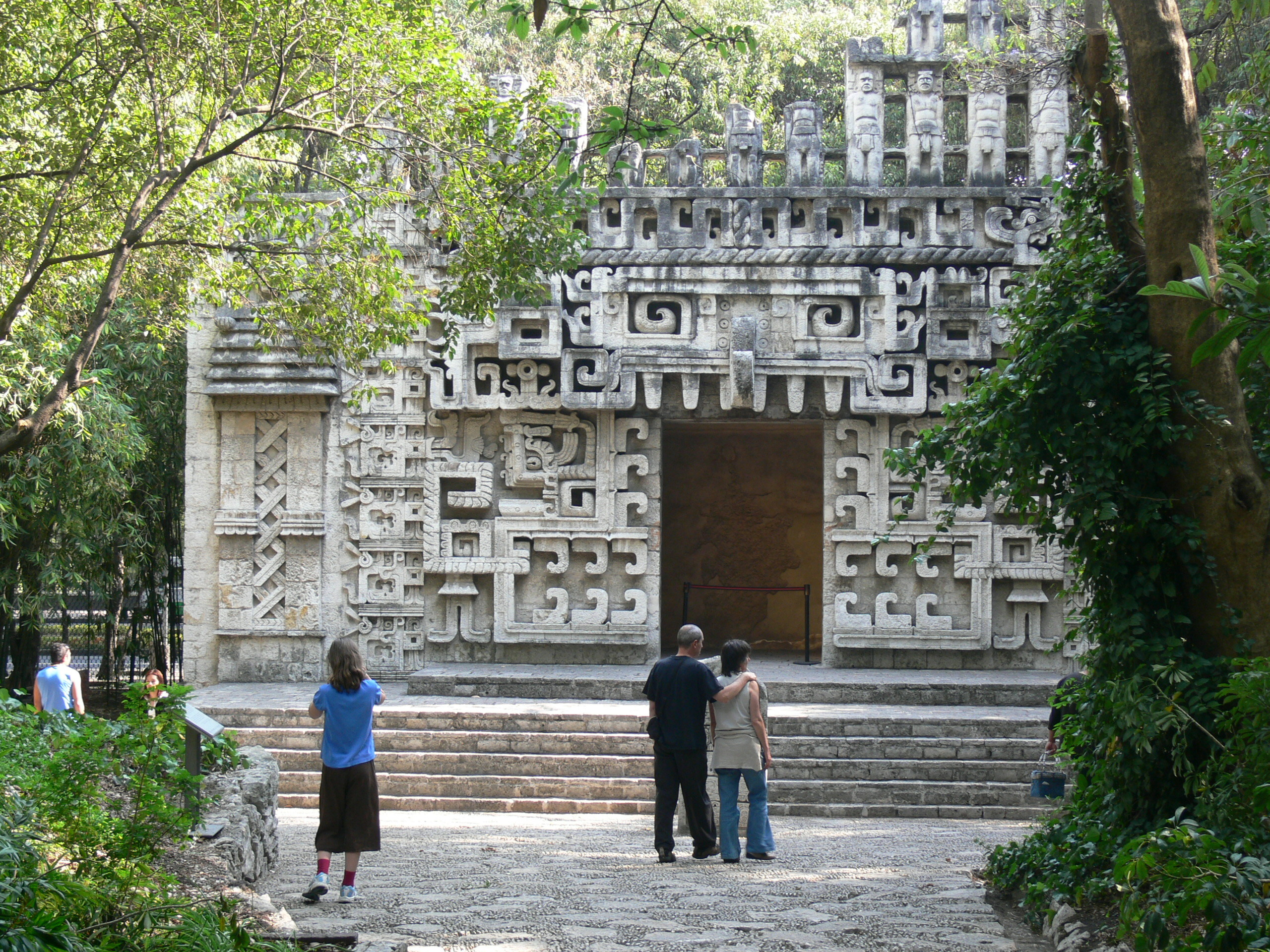 Hochob — ciudad maya oculta con la fachada más compleja de Mesoamérica