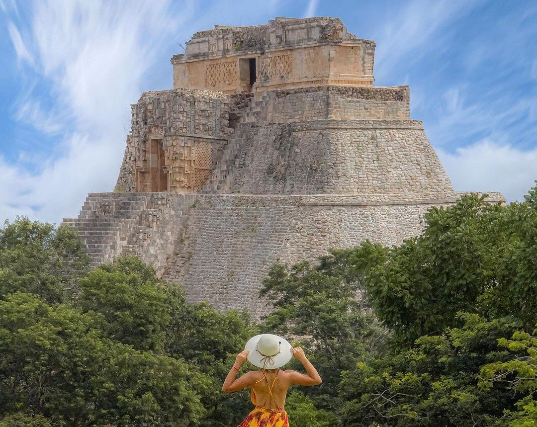 Uxmal + Hacienda Uxmal — noche en la zona arqueológica
