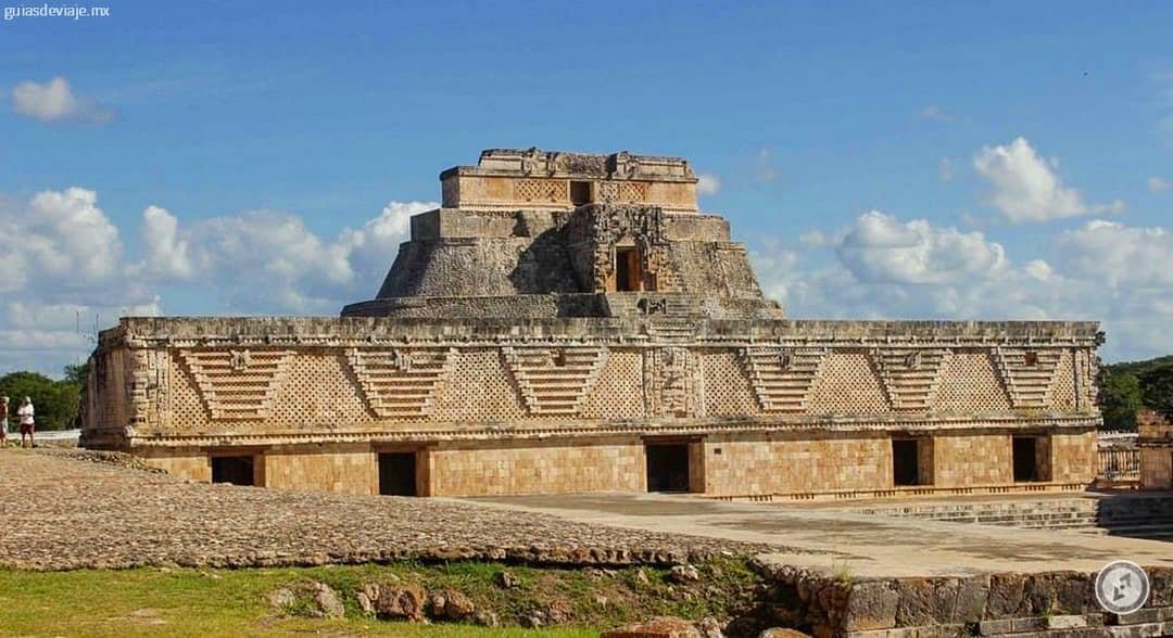 Tour compartido a Uxmal zona arqueológica saliendo desde la ciudad de Mérida Yucatán.