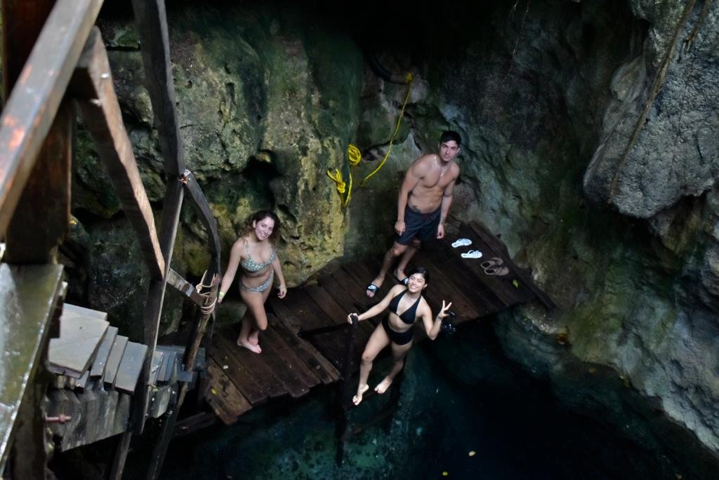 Tour privado a 2 cenotes mágicos con antojitos yucatecos, en auto saliendo desde la ciudad de Mérida Yucatán