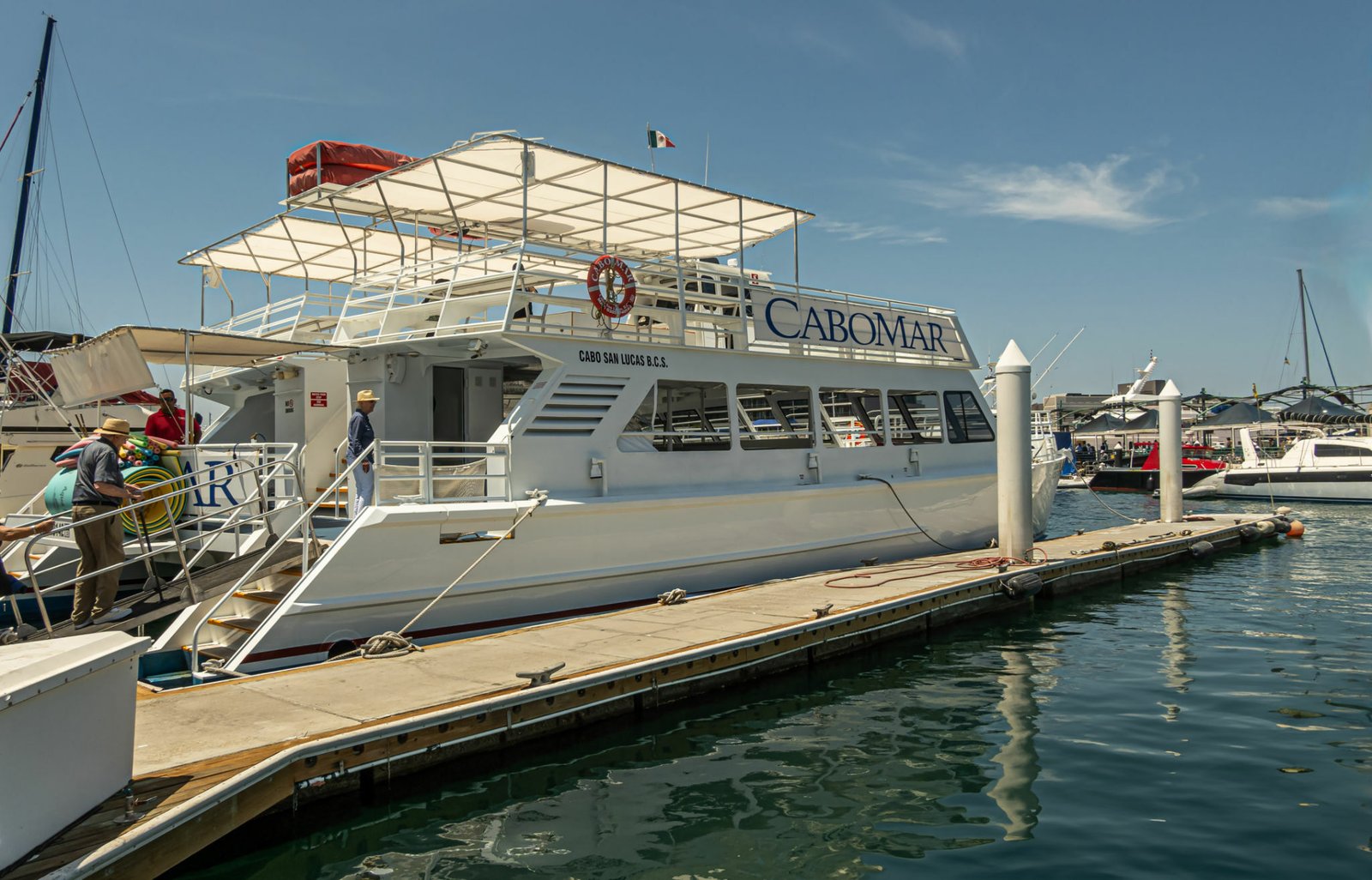 Recorrido en barco por las bahías de Huatulco, Baja California. Saliendo desde Ensenada