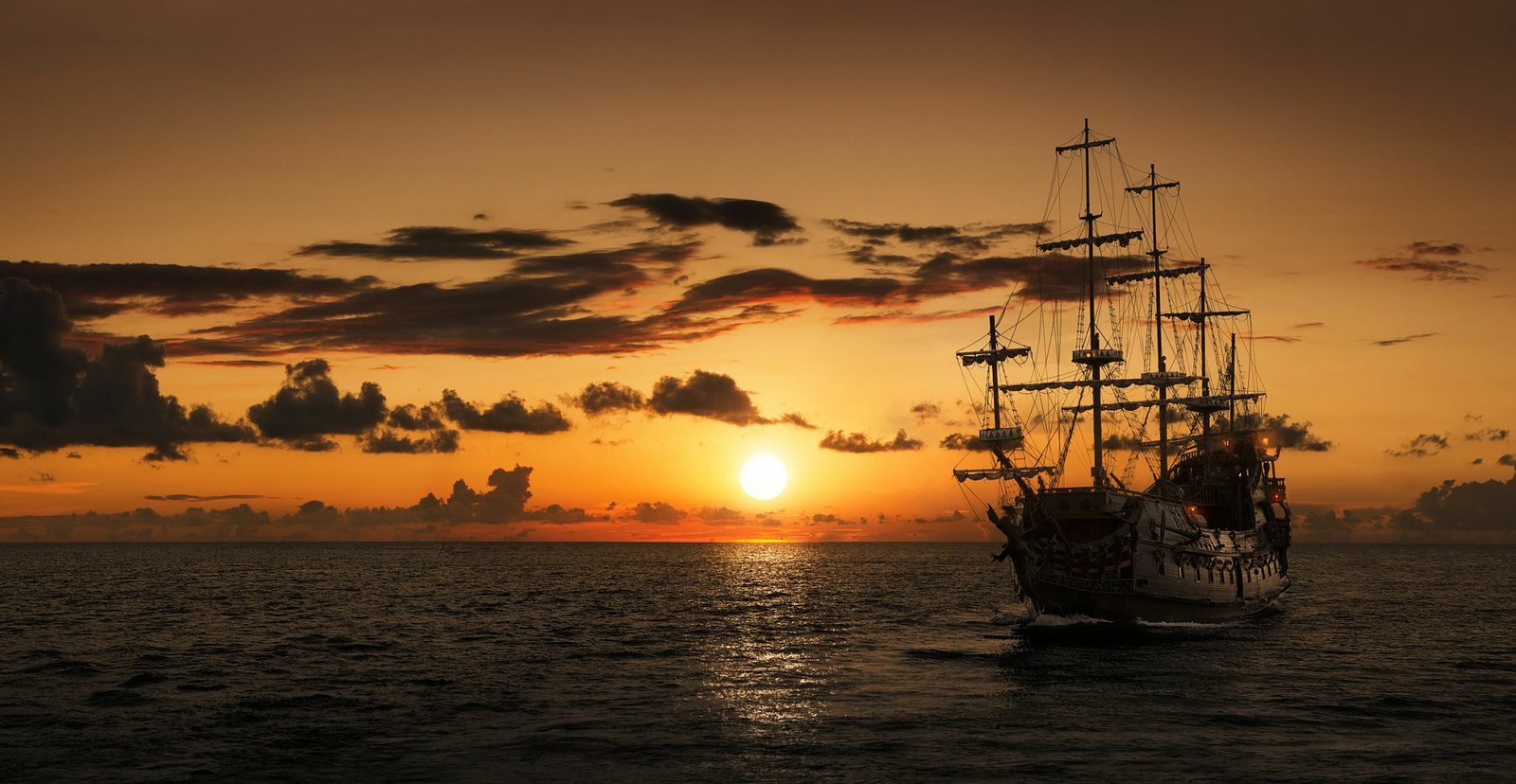 Tour en barco pirata por el mar de Cortez al atardecer. Salida desde Cabo San Lucas