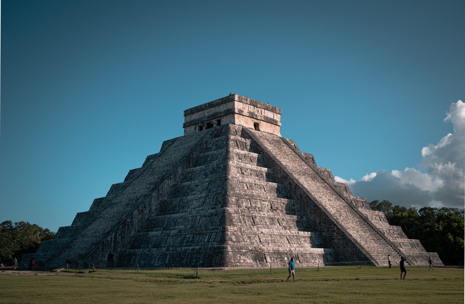 Tour compartido a Chichen Itzá zona arqueológica, pueblo mágico Valladolid, hacienda con cenote (comida incluida en la hacienda) saliendo desde la ciudad de Mérida
