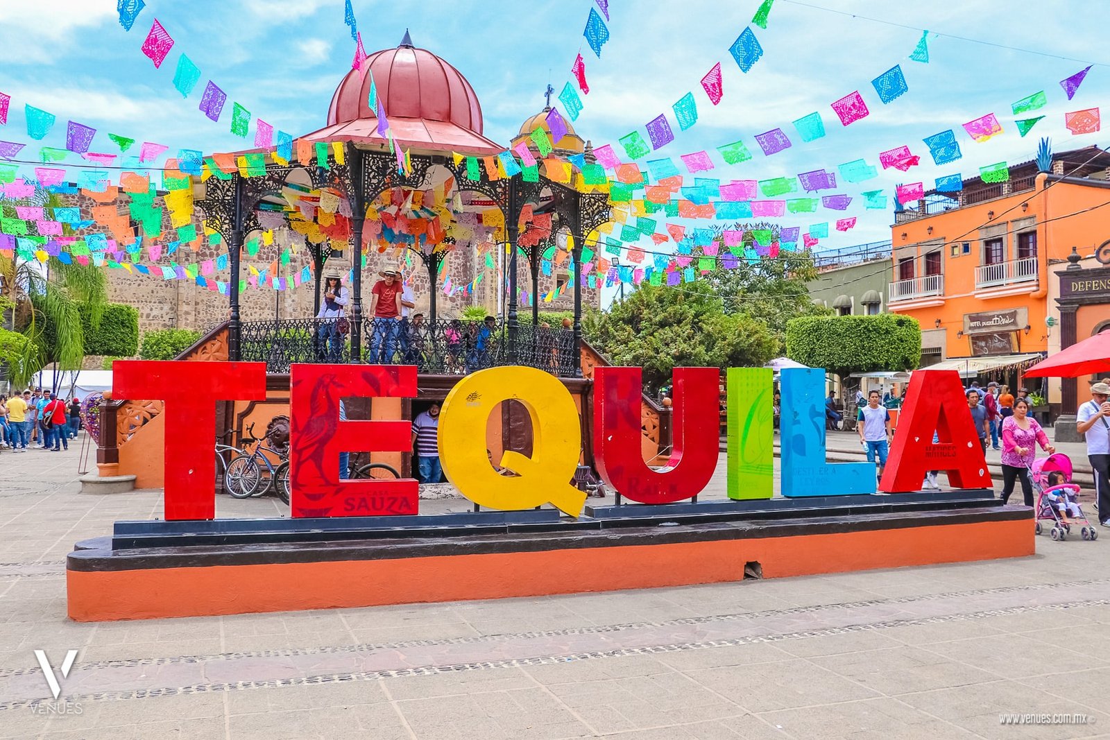 Tour a Tequila Jalisco y a los campos de agave con degustación de tequila. Saliendo desde Guadalajara.