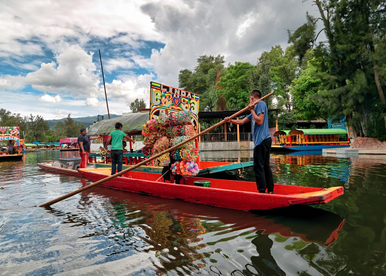 Tour en trajinera por Xochimilco con comida y bebidas saliendo desde la Ciudad de México