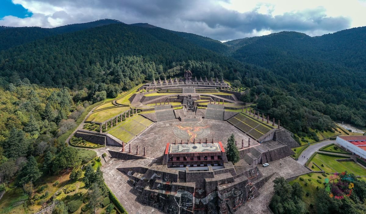 Tour al Centro Ceremonial Otomí y senderismo por el bosque. Saliendo desde la Ciudad de México