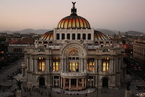 Tour a pie por el centro histórico de la Ciudad de México. Salida desde el centro de CDMX
