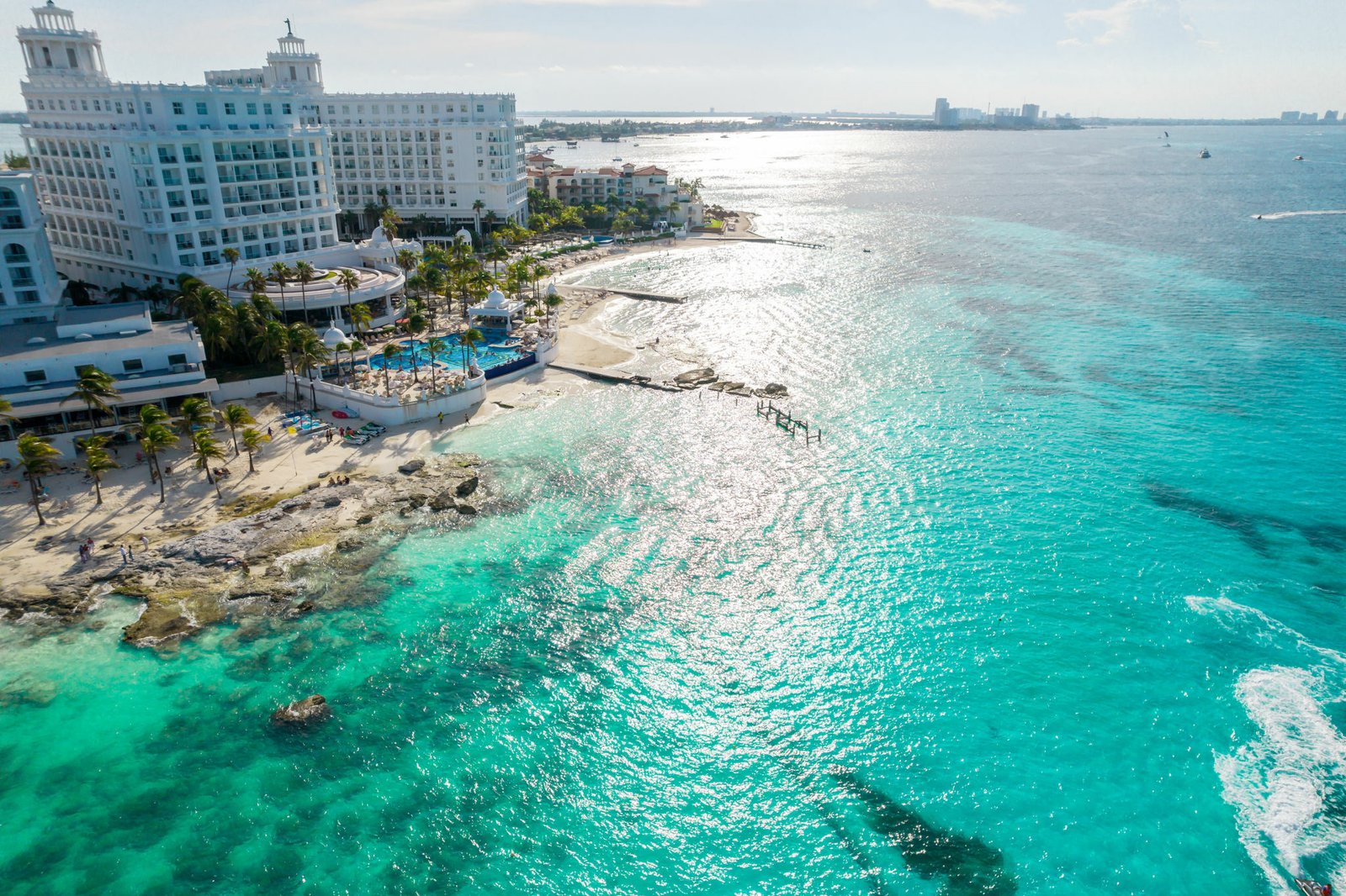 Tour compartido en helicóptero con vistas panorámicas del caribe mexicano. Salida desde Cancún